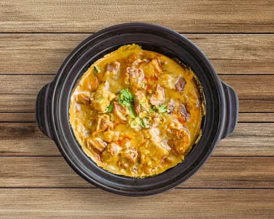 Curry Beef Brisket in Claypot (咖 喱 牛 腩 煲)